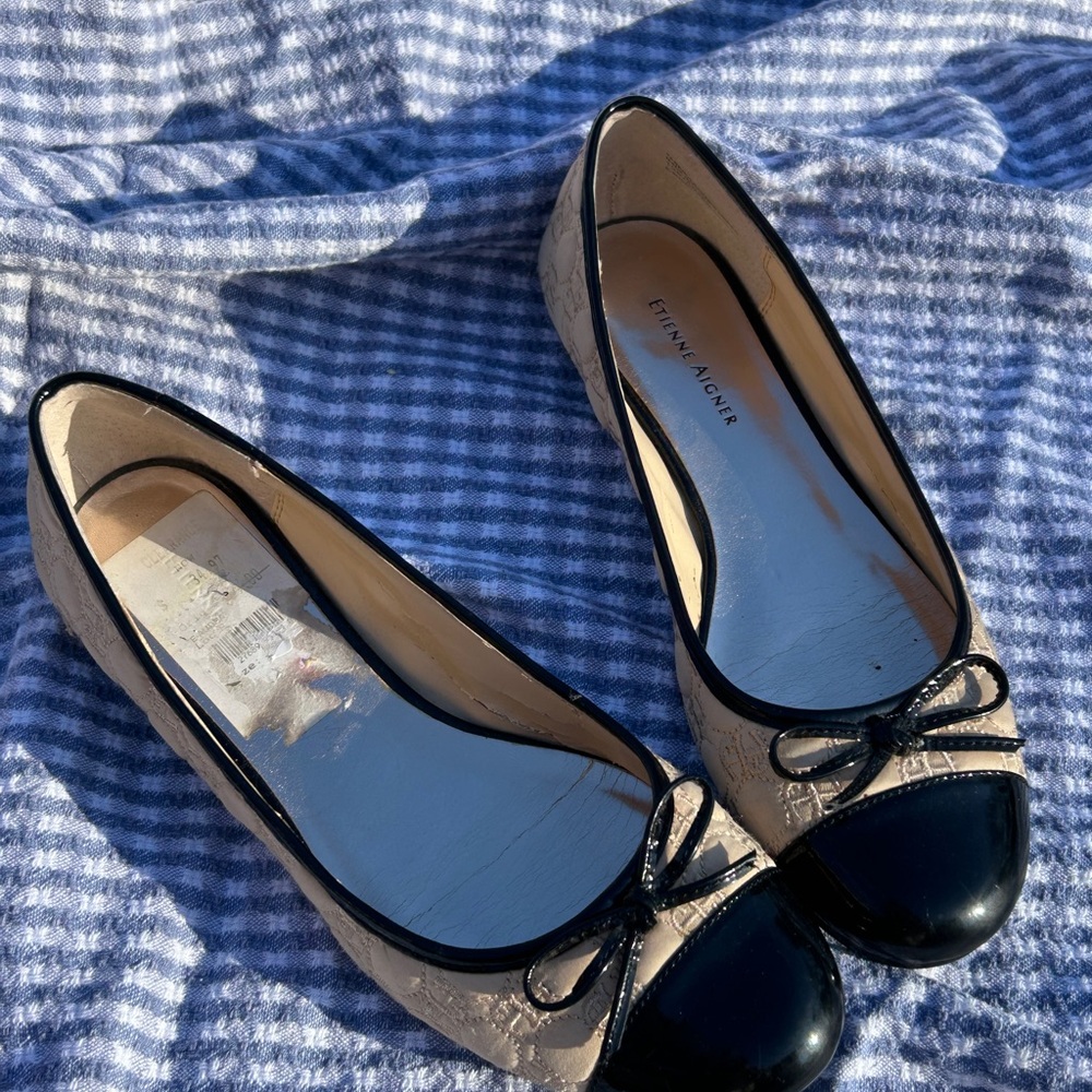 Old Money Cream and Black Flats with Bow - Picture 2 of 4